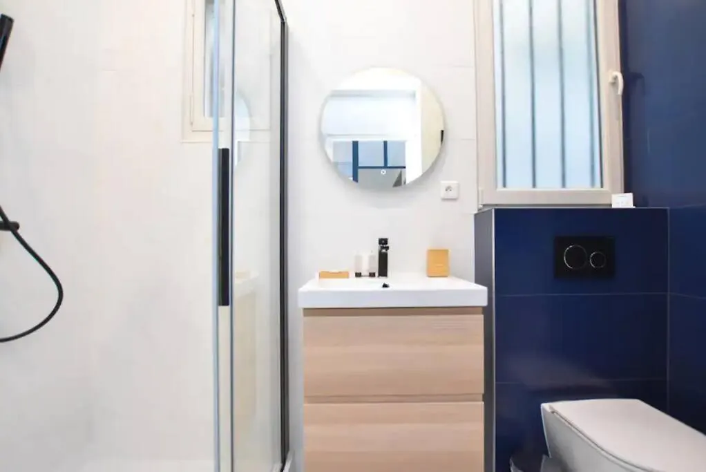Charming Apartment -3Br/6P-Gare Du Nord/Montmartre Paris 0*,  Fransa
